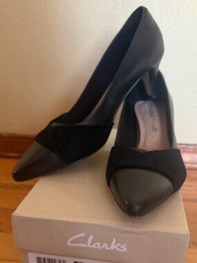 Clarks. Women's shoes. Basically new. 9M